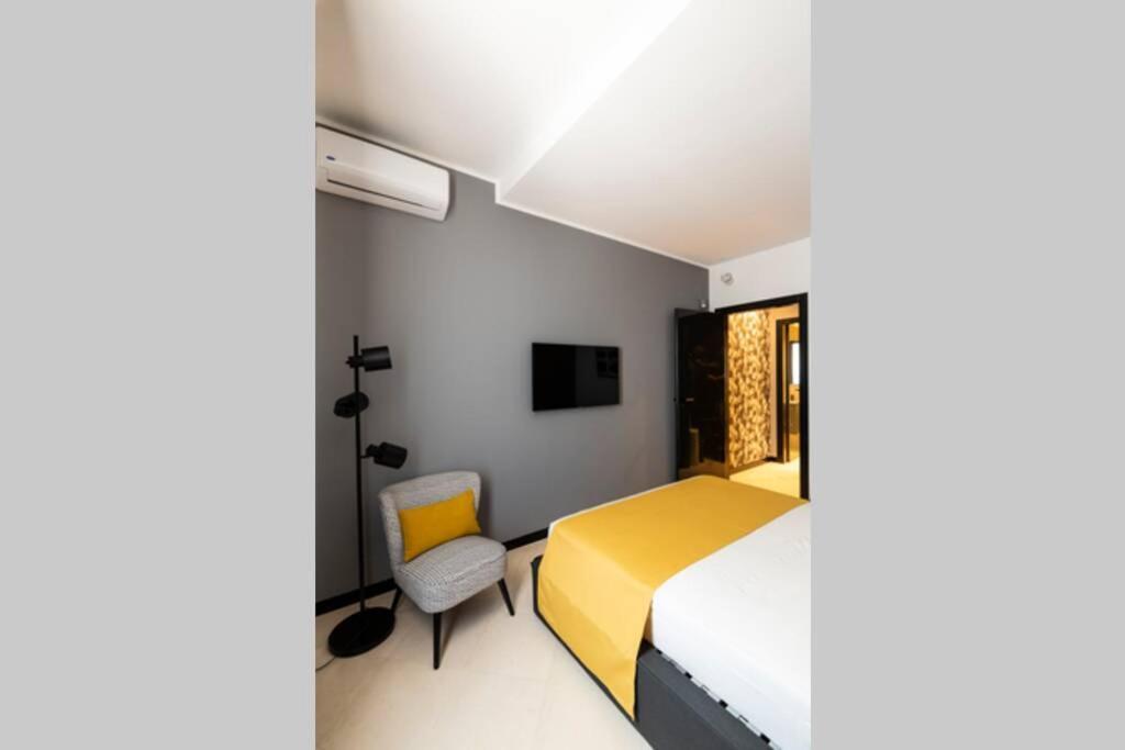 Laus App.2 - Art & Design Nel Cuore Di Bari - Via Dante Alighieri Exterior photo